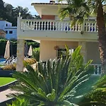 Ainara Luxury